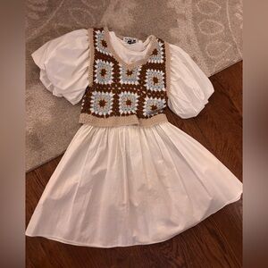Women’s En Saison Dress with Crochet vest and puff sleeves